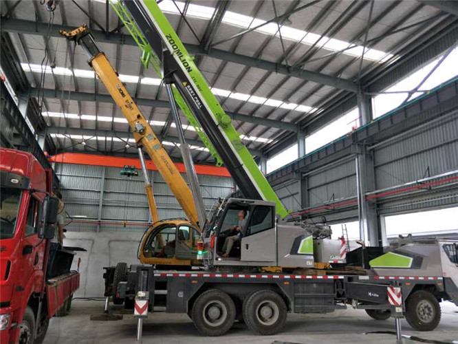 甘南高空车出租需要注意哪些安全事项？